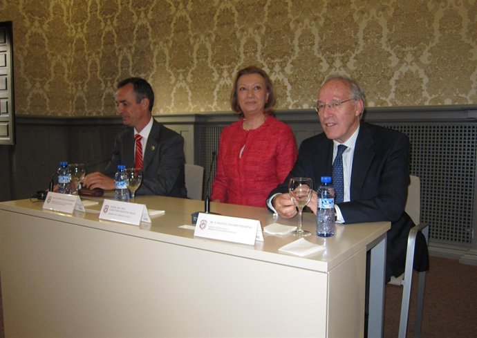 Javier Castillo, Luisa Fernanda Rudi Y Manuel Pizarro En El Acto En El Museo 