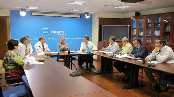 El Presidente Murciano, Ramón Luis Valcárcel, En El Comité De Campaña