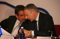 Revilla no quiere "saber nada" de Zapatero y dice que Blanco debe dimitir por haber "mentido a Cantabria"