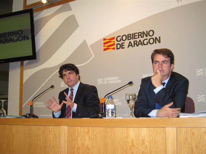 Mario Garcés Y Roberto Bermúdez De Castro En La Rueda De Prensa