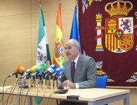 Chaves no descarta prorrogar "unos días" la encomienda de gestión del Guadalquivir si no hay acuerdo "en próximas horas"