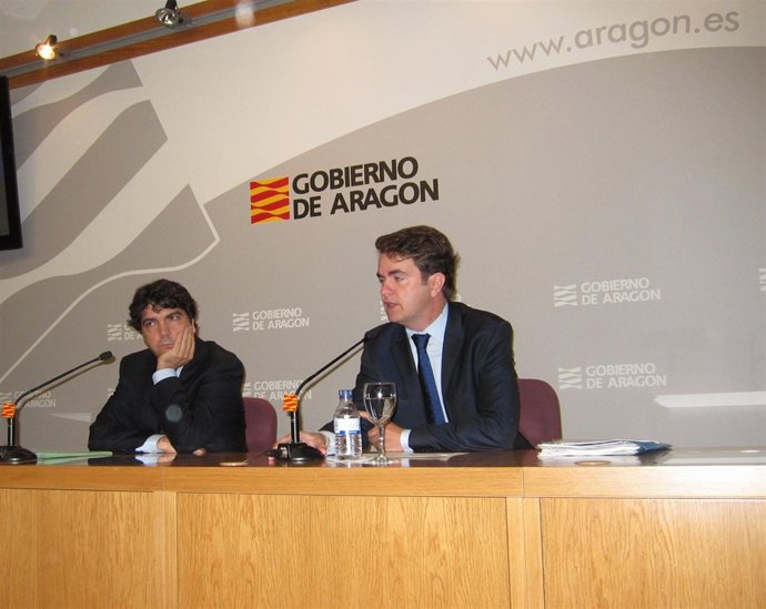 Los Consejeros Mario Garcés Y Roberto Bermúdez De Castro En Rueda De Prensa