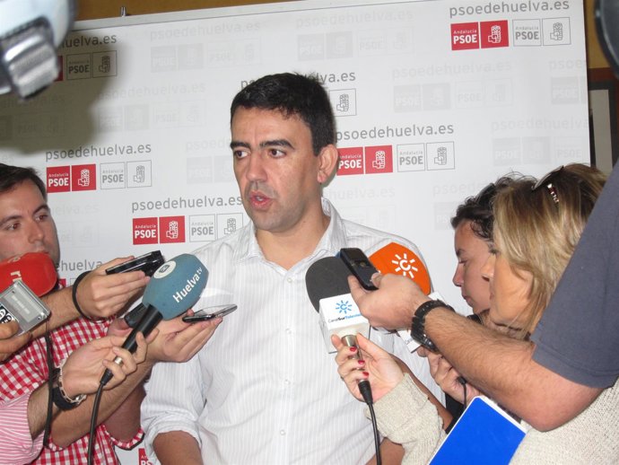 El Portavoz Del Grupo Socialista En El Parlamento, Mario Jiménez.