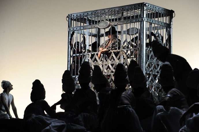 Un Momento De La Representación De 'L'italiana In Algeri'