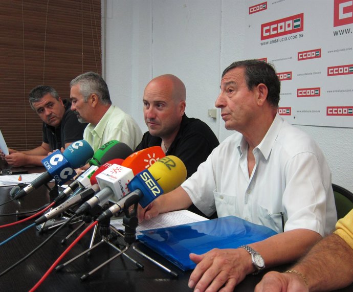 En Primer Término, El Portavoz De La Asociación Antiguos Mineros De Riotinto.