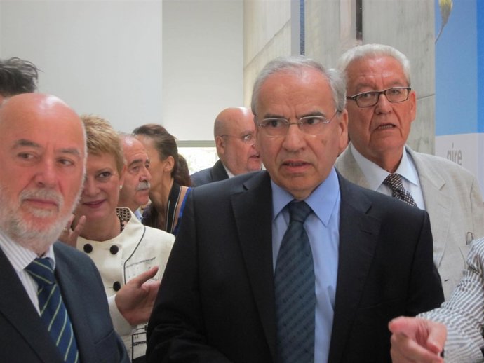 Guerra A Su Llegada A Las Jornadas 'Fascismo Y Democracia' De La UAL