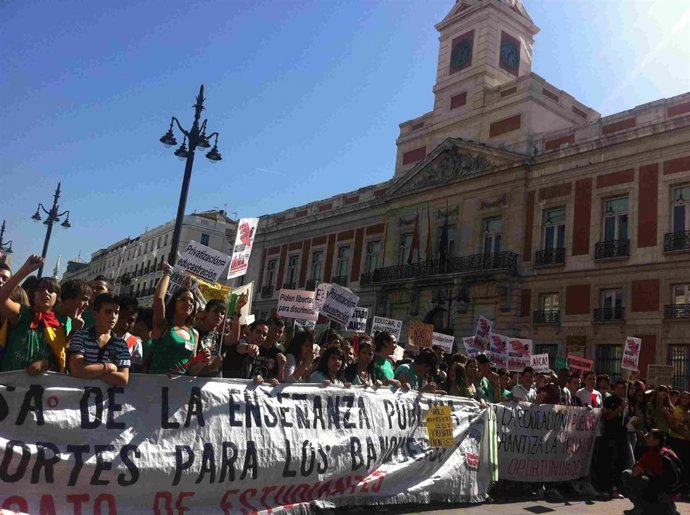 Manifestación De Estudiantes En Madrid