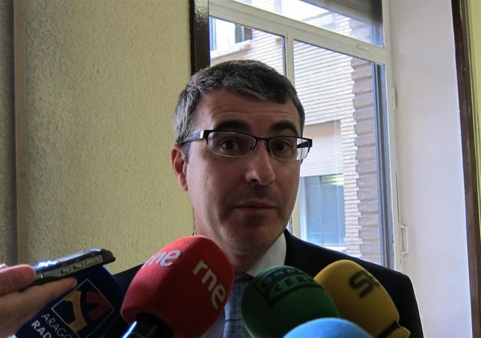 Director Del Equipo De Trabajo De CEMEX Sobre El Mapa De Inundaciones