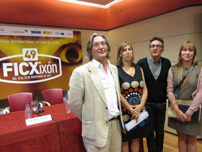 Por La Izquierda, Crabiffosse, María Teresa Sánchez, Cienfuegos, Y Maite Centol