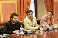 El 15-M apoya en el Parlamento la tramitación del 'escaño 110' y presenta un decálogo sobre participación ciudadana