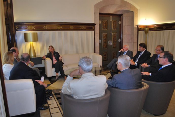 La Pta.Del Parlament Recibe A La AED Presidida Por Pau Herrera