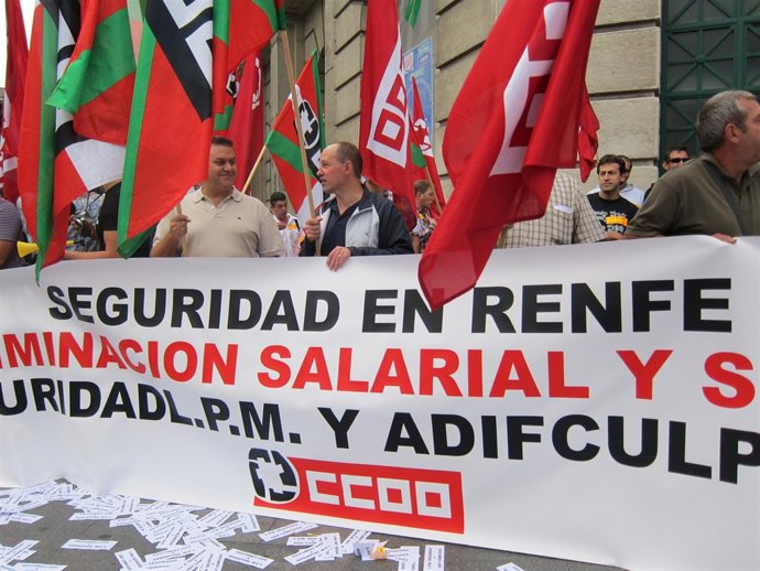 Protesta Sindical Ante La Sede De Adif.