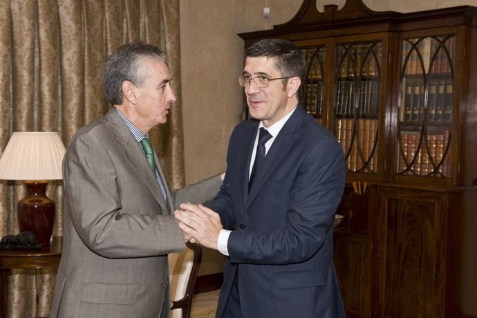 El Ministro De Presidencia Ramón Jauregui Y El Lehendakari, Patxi López