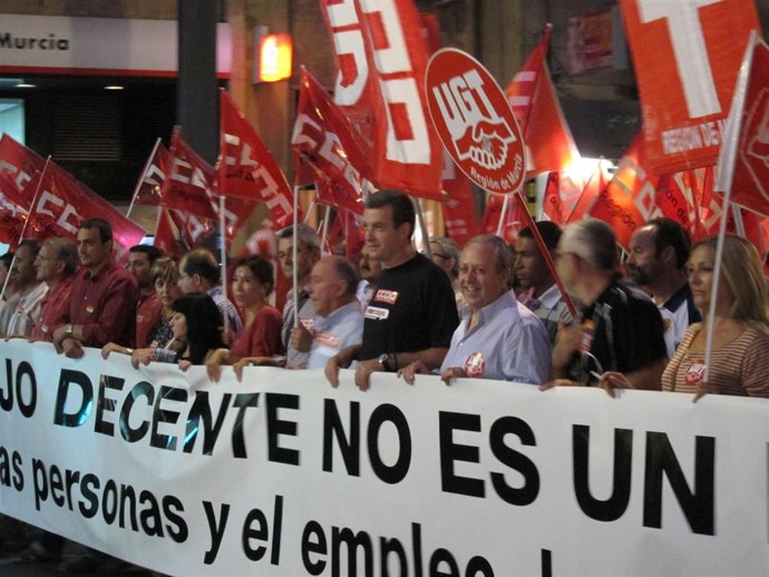 Cientos De Personas Se Manifiestan Para Advertir Que El Empleo "Es Un Derecho" 