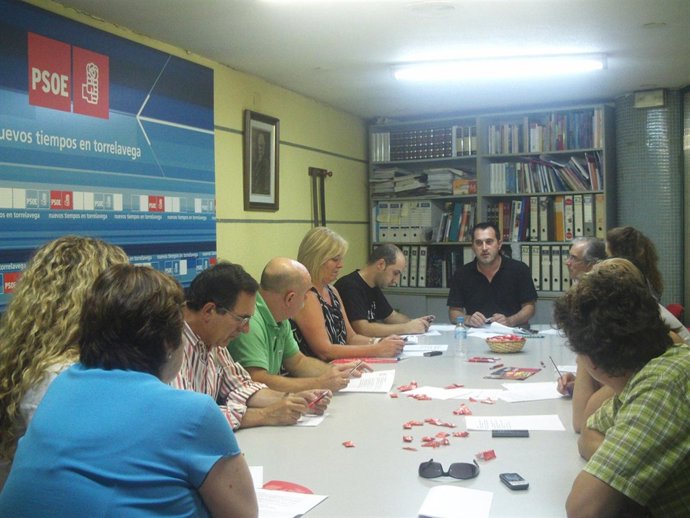 Reunión En La Agrupación Socialista De Torrelavega