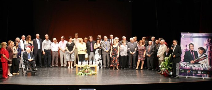 El Grupo De Mayores Durante La Presentación Del Corto 'Incompresión'