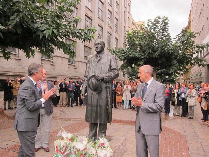 Ofrenda Del PNV Al Lehendakari Agirre