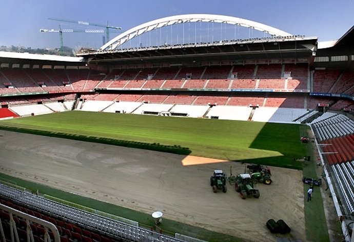 Se Ultiman Los Trabajo De Sustitución Del Césped De San Mamés