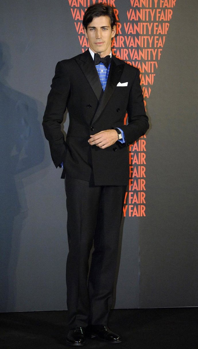 Posado De Oriol Elcacho En Los Premios 'Vanity Fair'