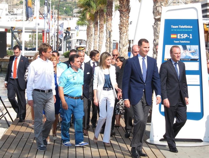 Los Príncipes De Asturias En Su Visita Al Puerto De Alicante