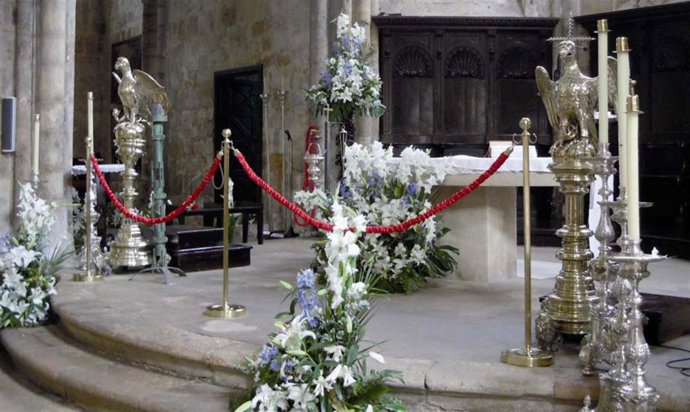 Ambones De La Iglesia De Santa María De La Asunción