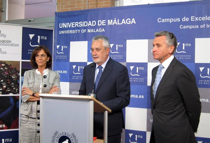 El Presidente De La Junta, José Antonio Griñán, Junto  A Plata Y Martel