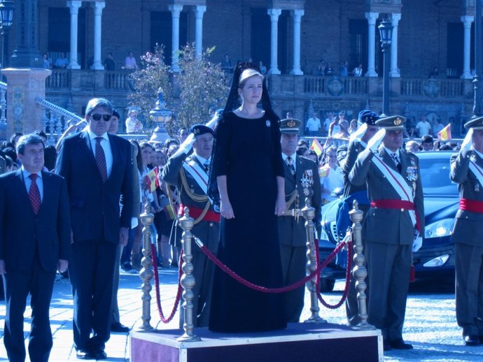 La Infanta Cristina Entrega La Bandera Al Regimiento De Guerra Electrónica