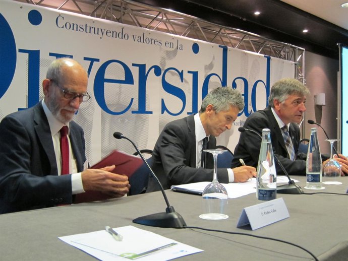 Grande-Marlaska En Un Congreso En Pamplona Sobre Bioética.