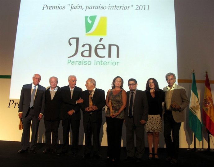 Foto De Familia De Los Galardonados Con Los Premios Jaén, Paraíso Interior 2011