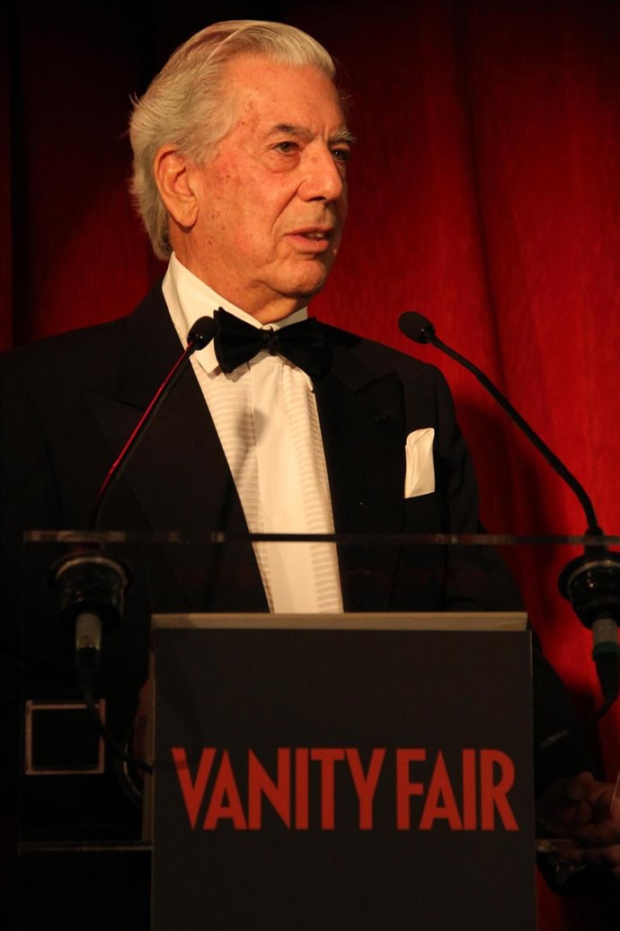 Mario Vargas Llosa En Su Discurso De Agradecimiento Por El Premio Vanity Fair 