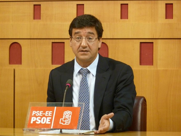 El Protavoz Del Pse En El Ayuntamiento De Vitoria, Patxi Lazcoz
