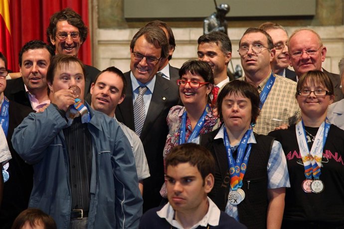 Mas Recibe A Los Deportistas Catalanes De Los Special Olympics