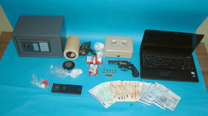 Material Intervenido A Cinco Detenidos En Santiago Por Tráfico De Drogas.