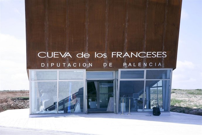 Acceso A La Cueva De Los Franceses