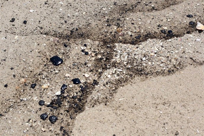 Restos Del Vertido Registrado En La Costa Del Campo De Gibraltar