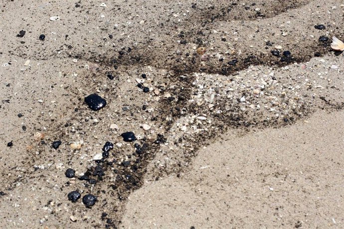 Restos Del Vertido Registrado En La Costa Del Campo De Gibraltar