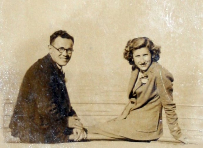 Lorenzo Sanmiguel, Con Una De Sus Novias, María Gómez, En Santander