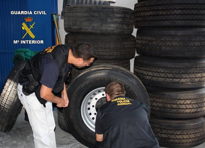 Los Agentes Con El Material Robado