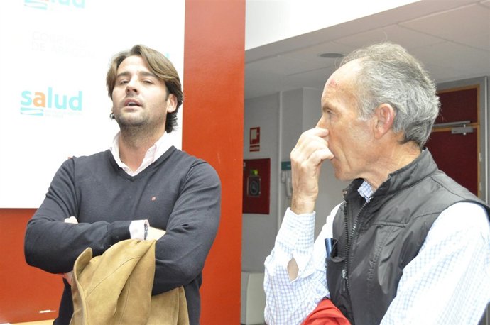 El Hermano (Izda) Y El Apoderado (Dcha) Del Torero Juan José Padilla.