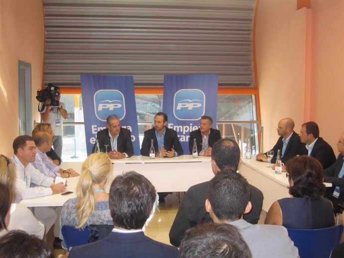 Reunión De La Delegación Del PP De Baleares Que Ha Acudido A La Convención.