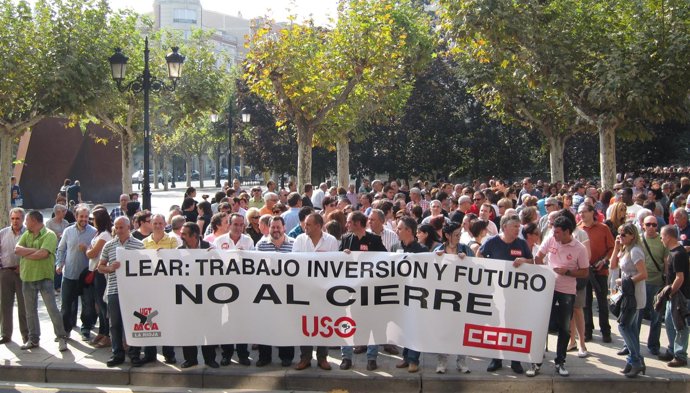 La Sociedad Riojana Se Moviliza Contra El Cierre De LEAR