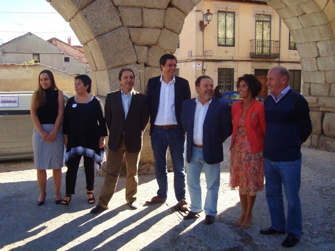 López Con Los Candidatos Del PSOE A Congreso Y Senado Por Segovia