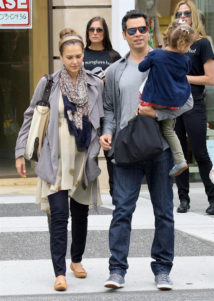  Jessica Alba Y Cash Warren Y Su Hija
