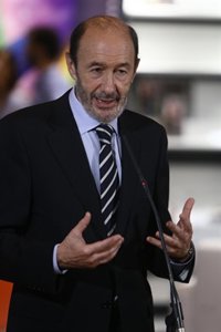Rubalcaba a los padres de José Blanco: "Tenéis un hijo honesto"