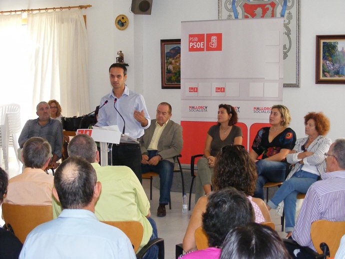Pablo Martín Durante El Encuentro Con Los Simpatizantes Des Raiguer.