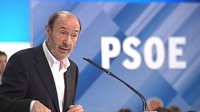 Rubalcaba reprueba la "inmoralidad" de indemnizaciones a directivos de bancos y censura que el PP "mire para otro lado"