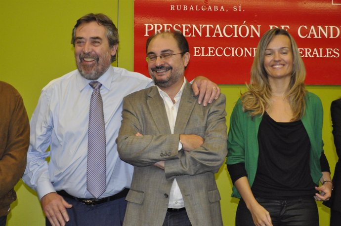 El Secretario General Del PSOE-Zaragoza, Javier Lambán, Con Los Candidatos.