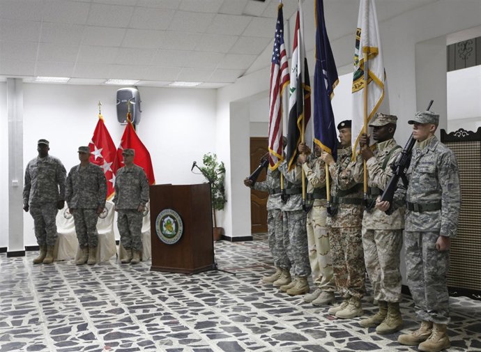 Soldados Estadounidenses En Una Ceremonia En Iraq