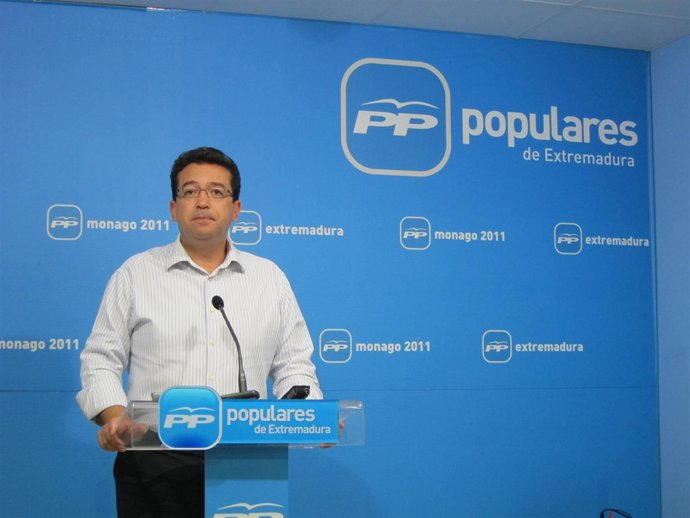 Fernando Manzano En Sede Regional Del PP 