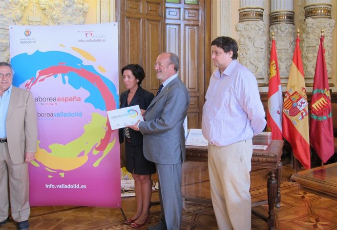 El Alcalde De Valladolid Presenta A Los Socios De Saborea Valladolid